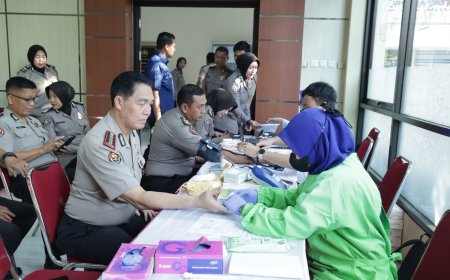 Polda Jatim dan Insan Pers Gelar Donor Darah, Wujud Sinergi Kemanusiaan di Hari Jadi ke-75 Humas Polri